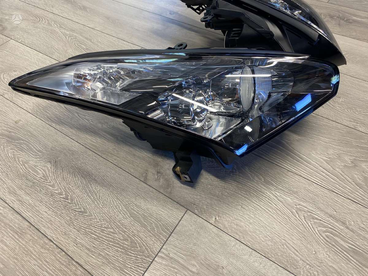 Nissan GT-R lights