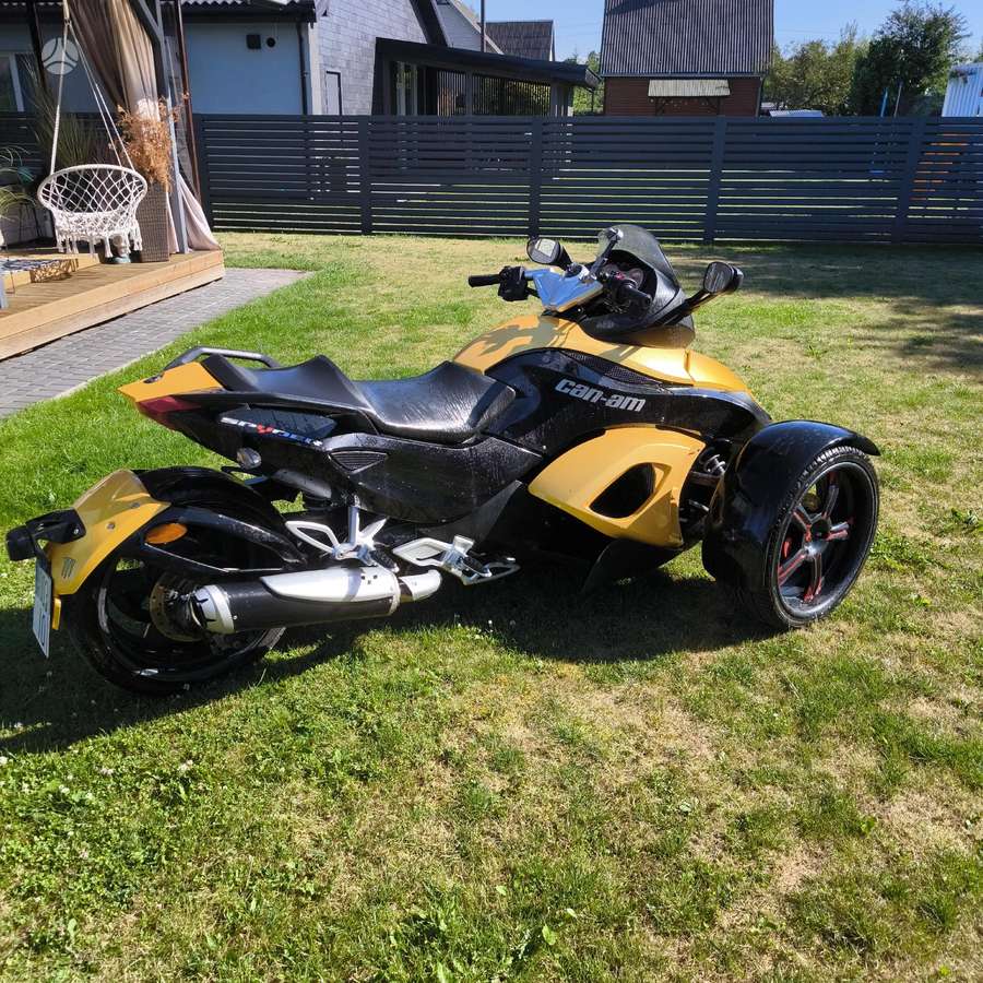 Can-Am Spyder 991cc, triračiai