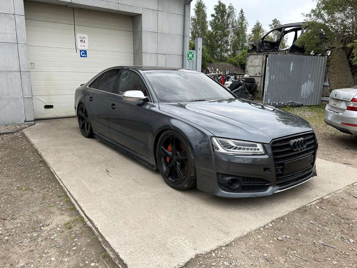 Audi S8