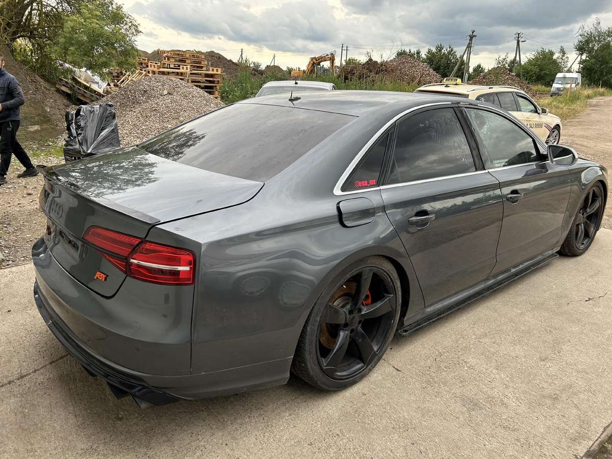 Audi S8