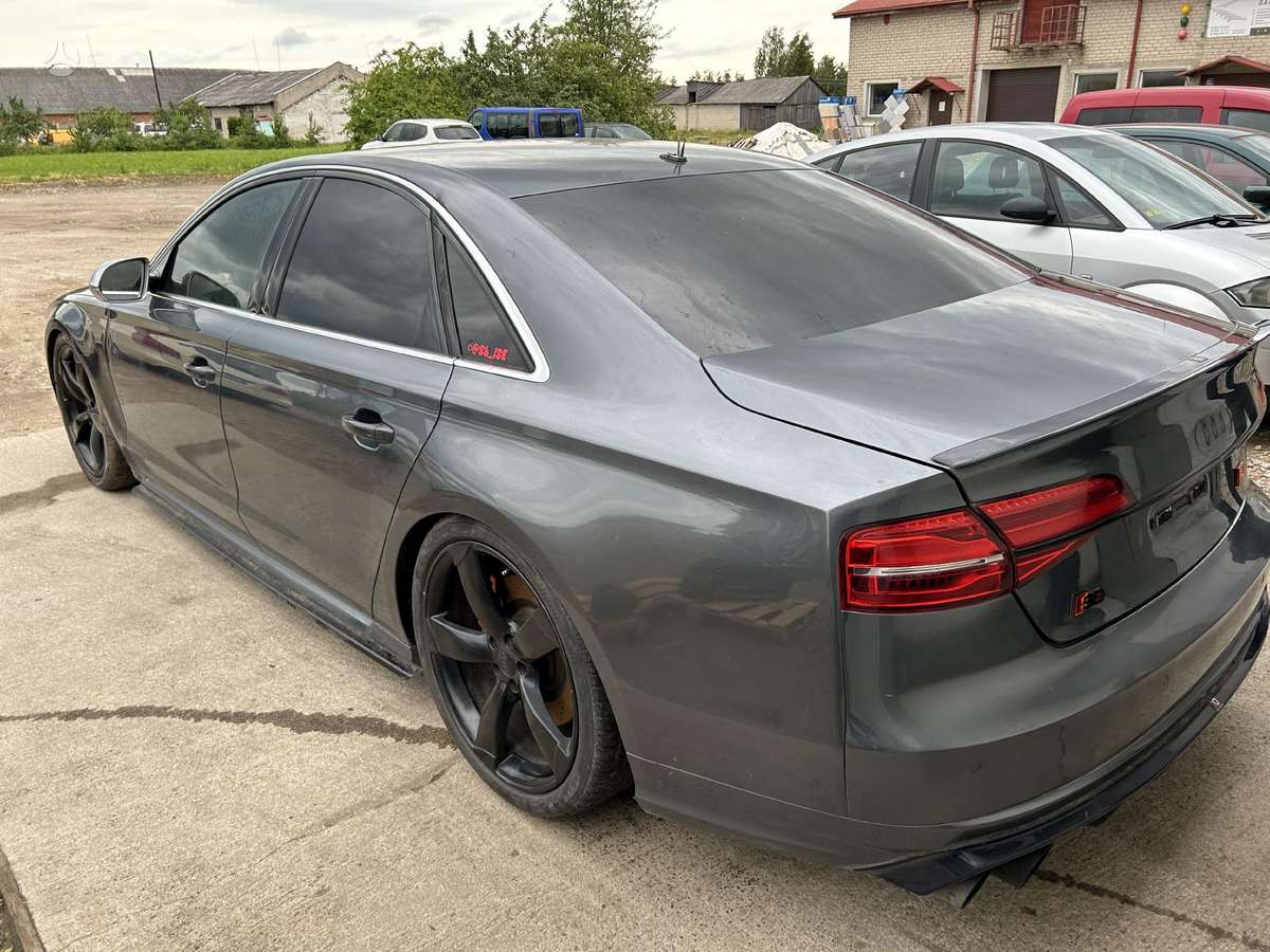 Audi S8