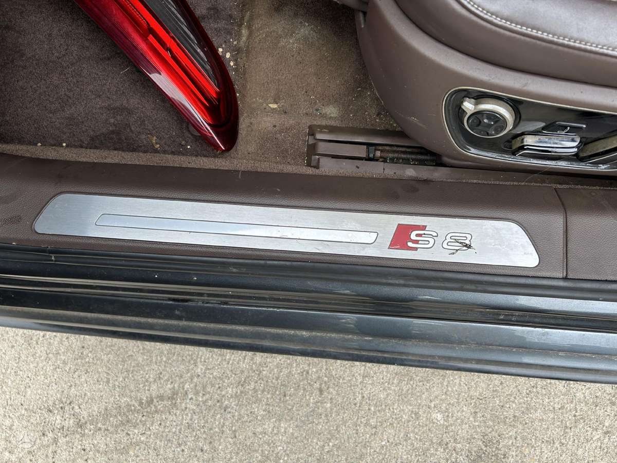 Audi S8