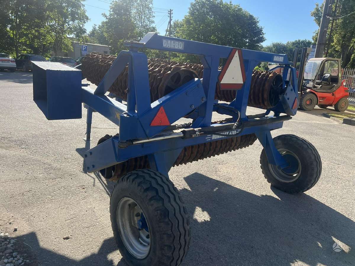Dalbo Minimax 630, dirvos tankinimo, lyginimo volai