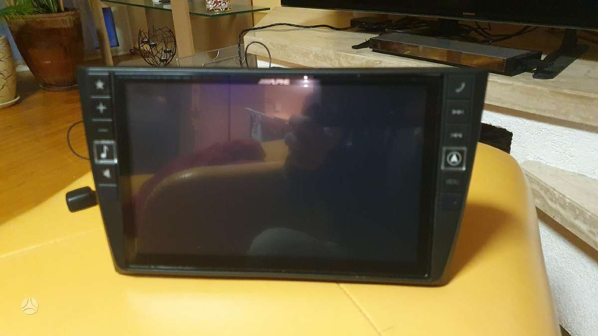 Alpine LCD X-901D, multimedia and navigation