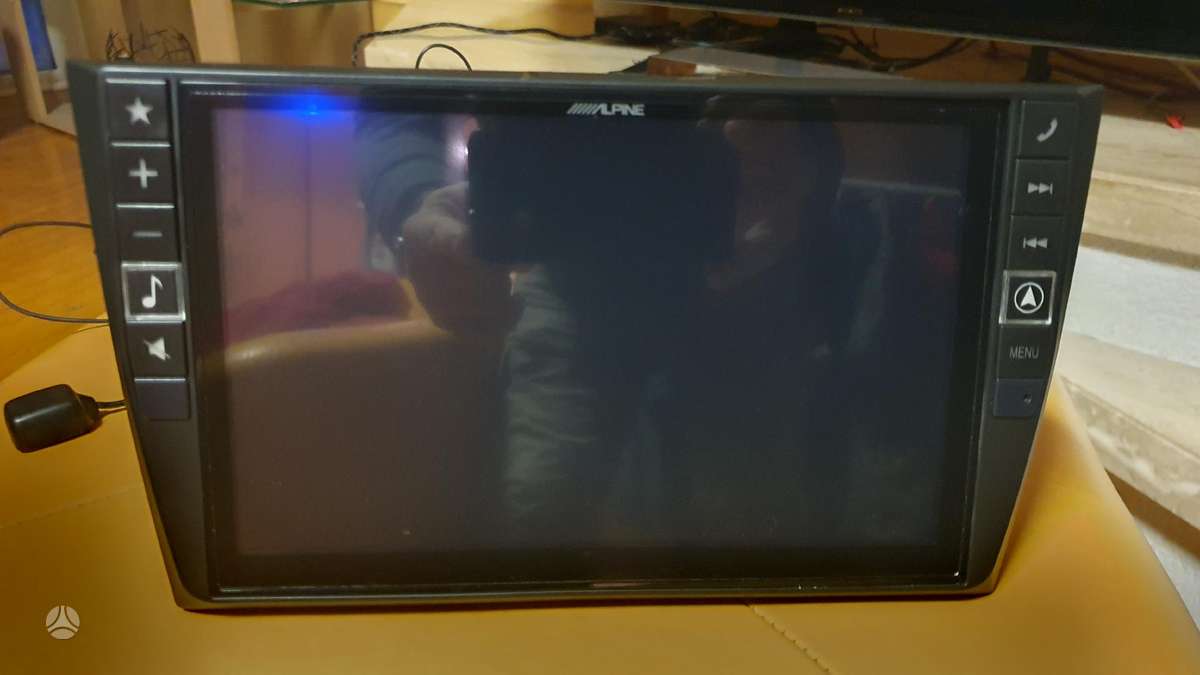 Alpine LCD X-901D, multimedia and navigation
