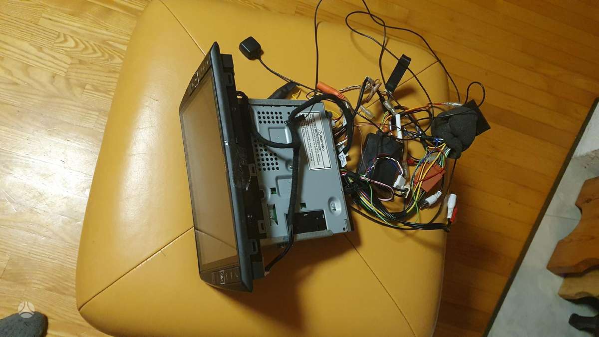 Alpine LCD X-901D, multimedia and navigation