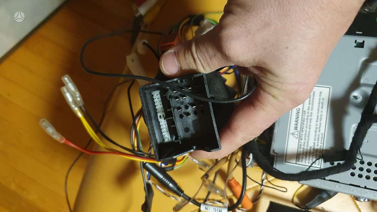 Alpine LCD X-901D, multimedia and navigation