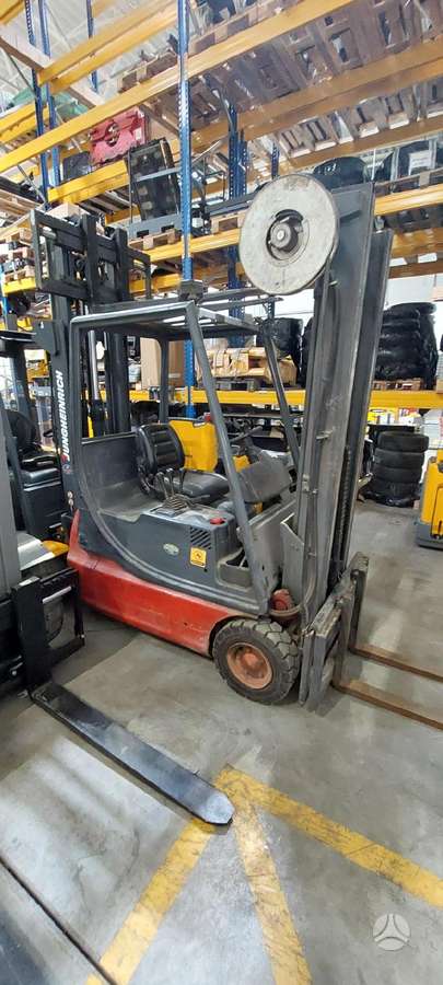 Linde E 16, šakiniai krautuvai
