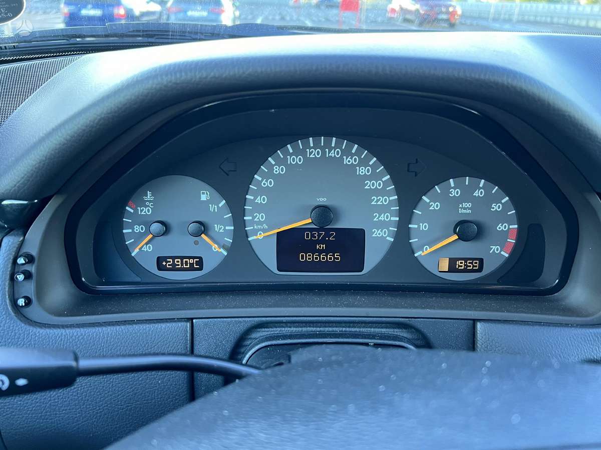 Mercedes-Benz E320, 3.2 l., Седан