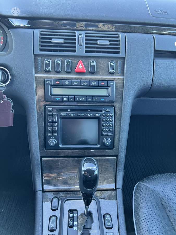 Mercedes-Benz E320, 3.2 l., Седан