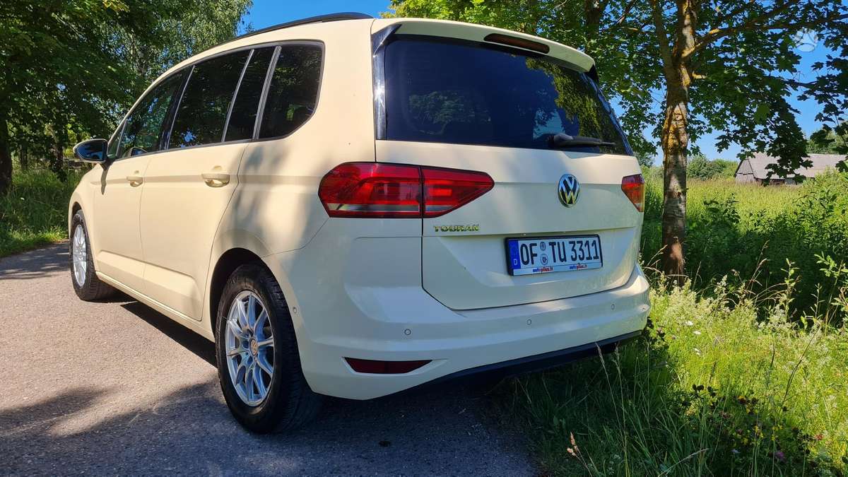 Volkswagen Touran - 11