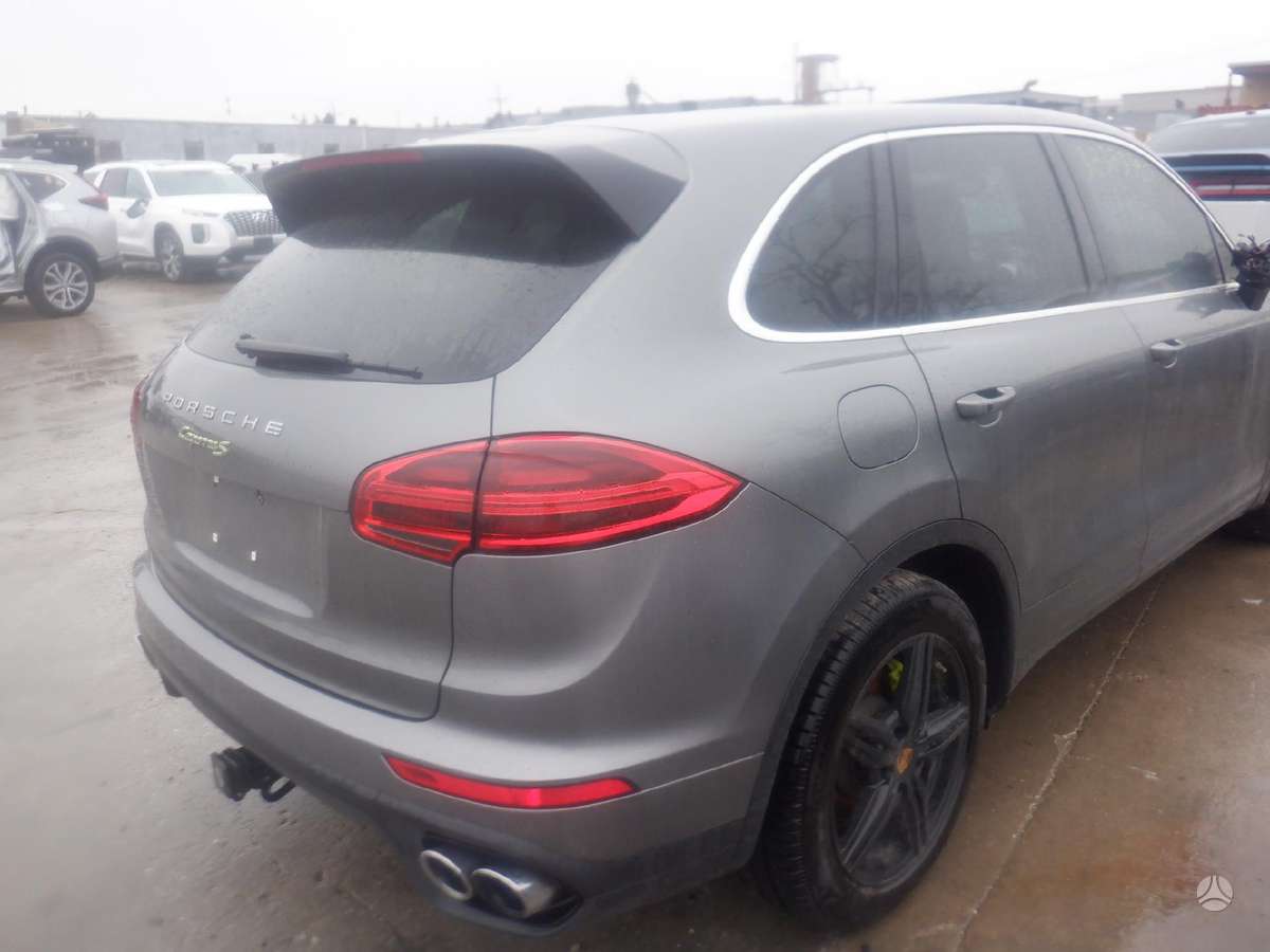 Porsche Cayenne dalimis