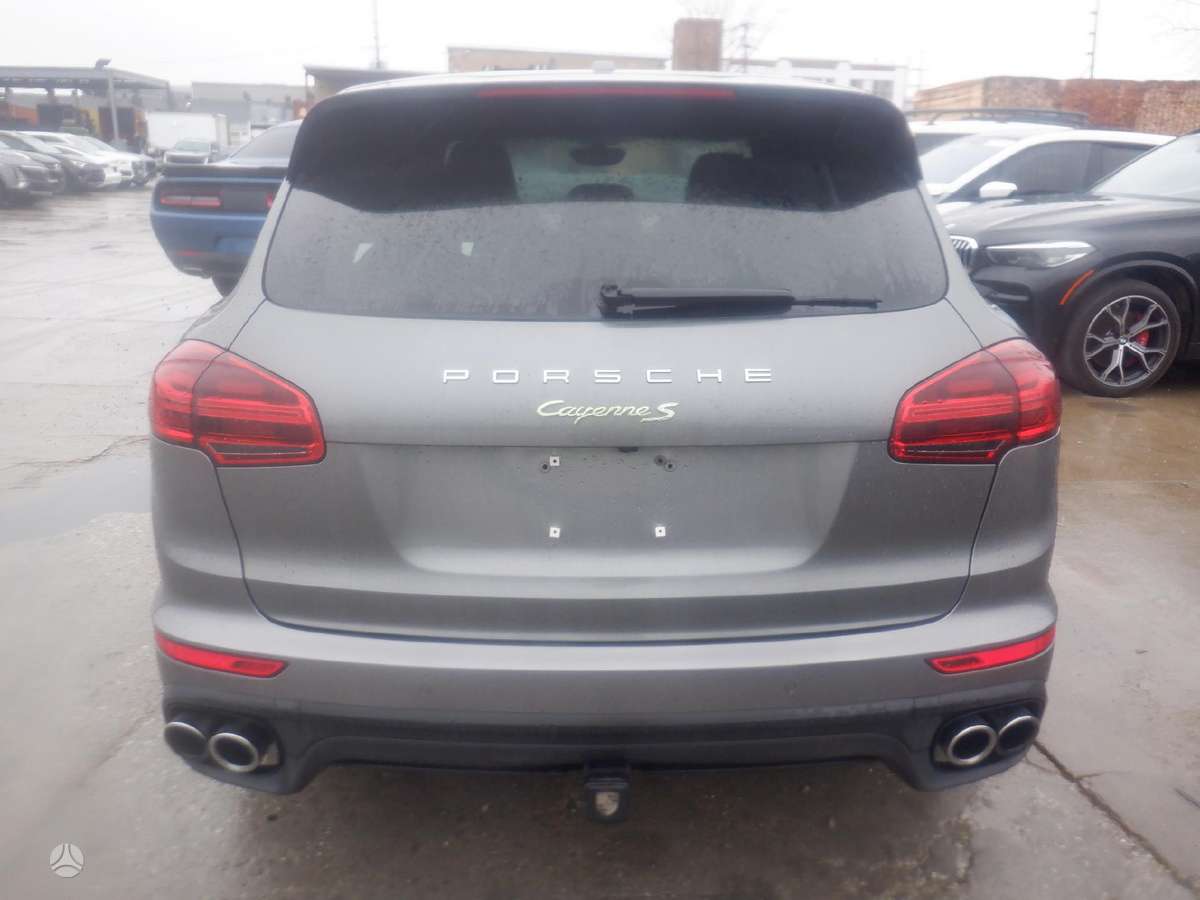 Porsche Cayenne dalimis