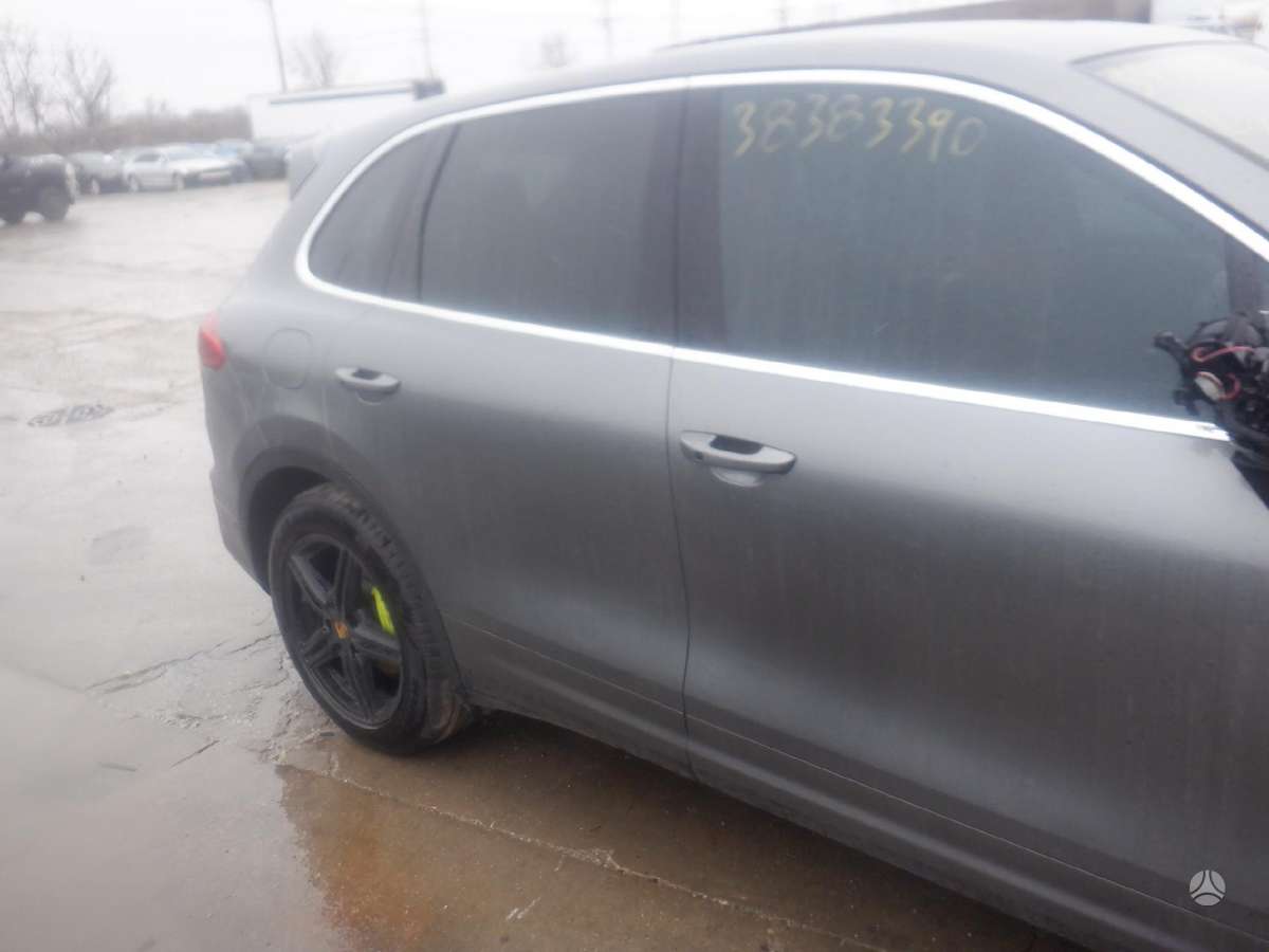 Porsche Cayenne dalimis