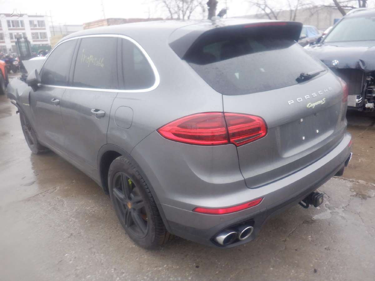 Porsche Cayenne dalimis