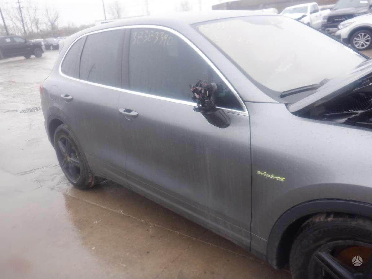 Porsche Cayenne dalimis