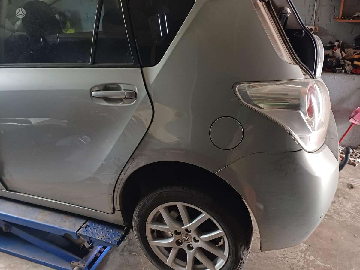 Toyota Verso детали кузова