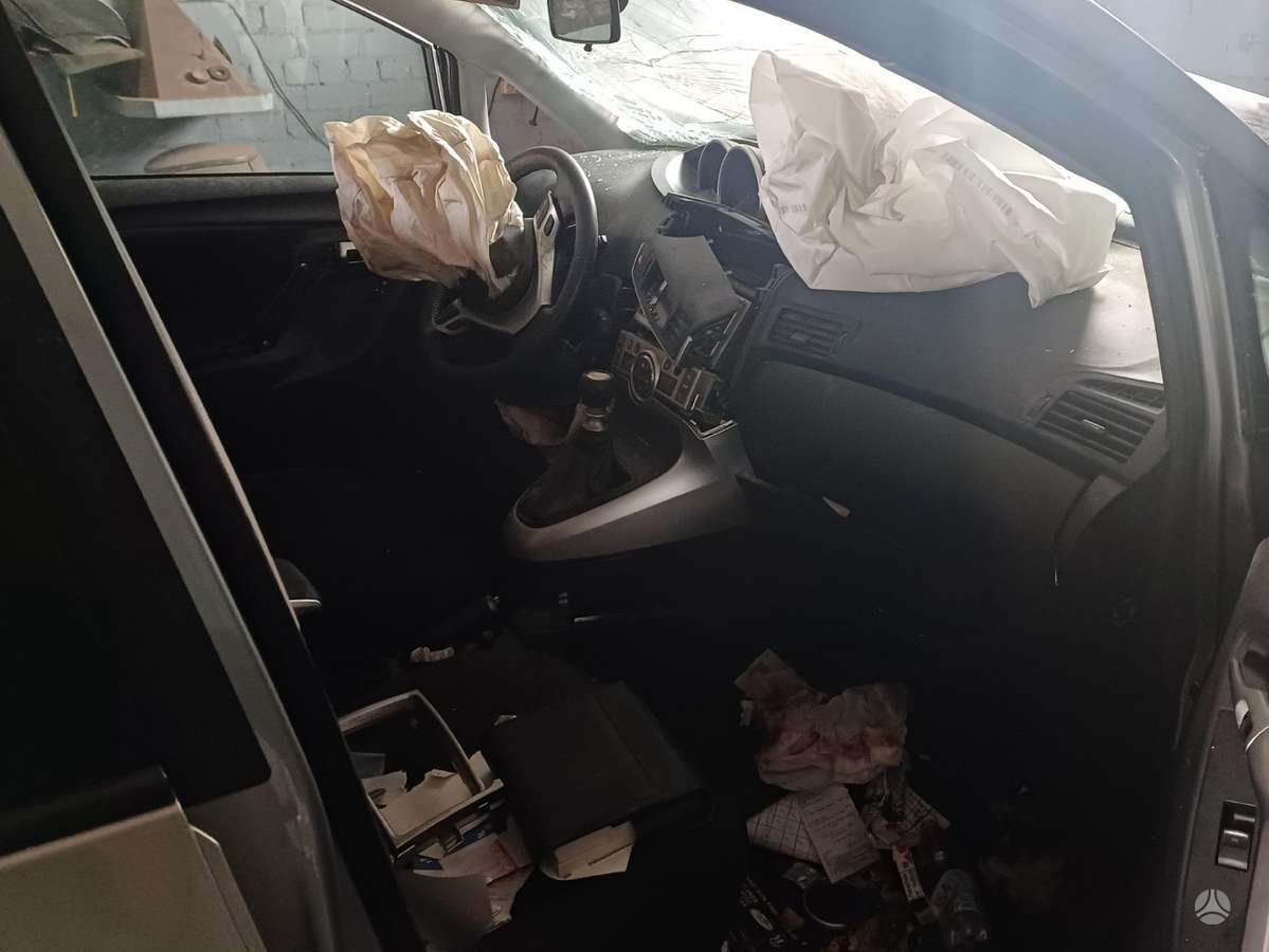 Toyota Verso детали кузова