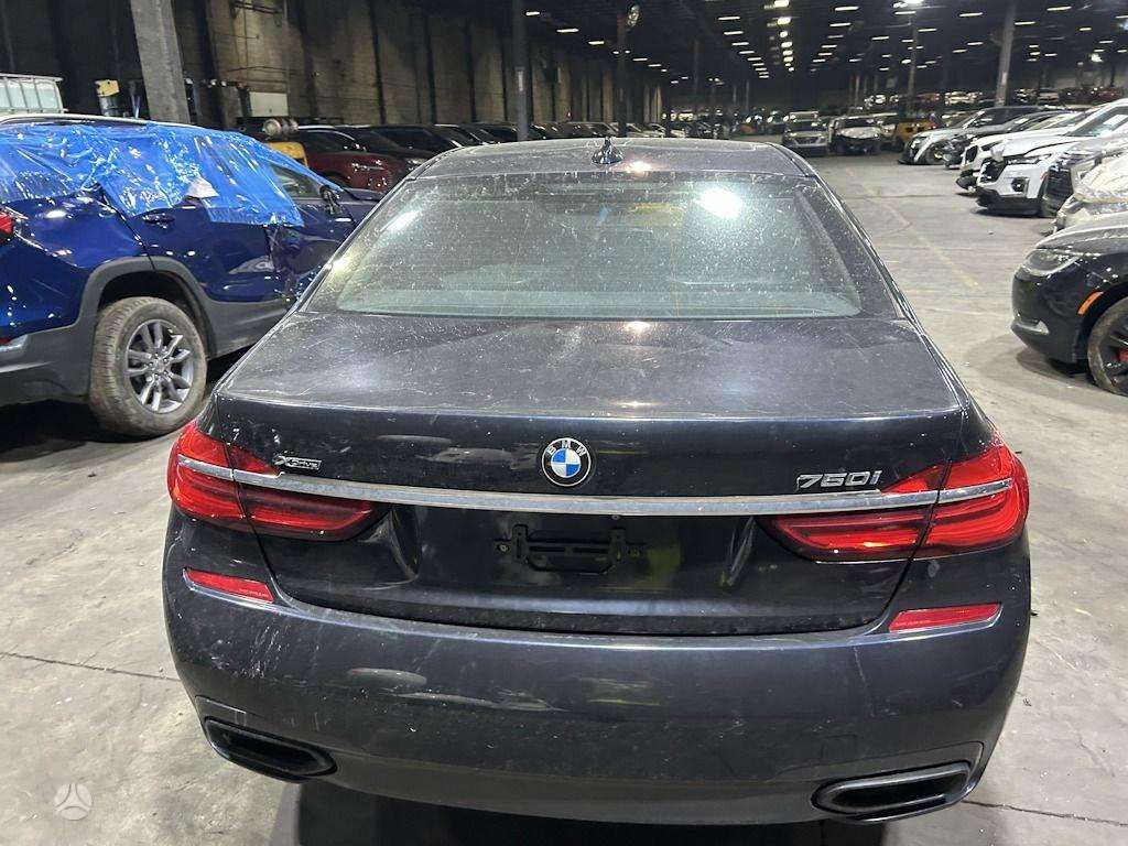 BMW 750 детали кузова