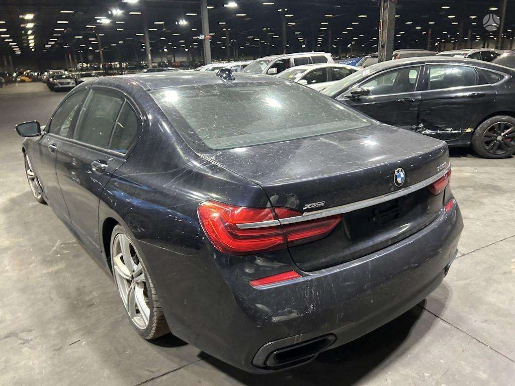 BMW 750 детали кузова