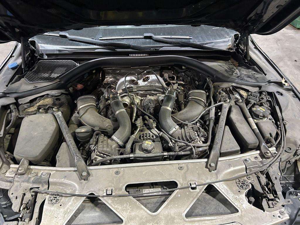 BMW 750 body parts