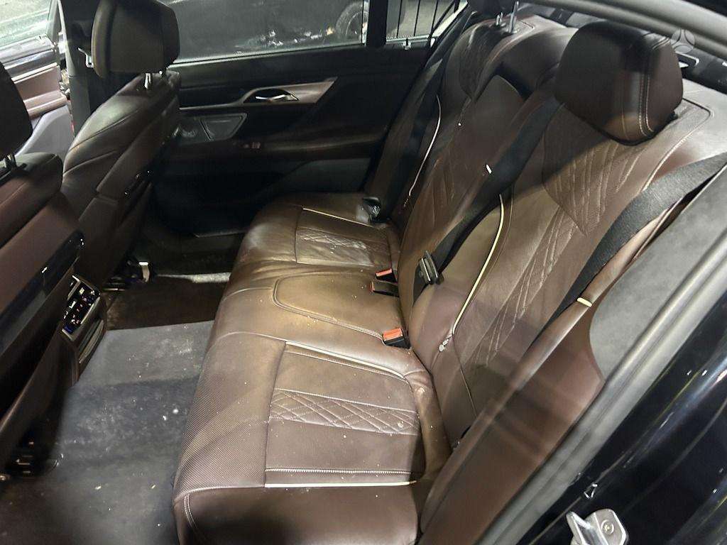BMW 750 детали кузова