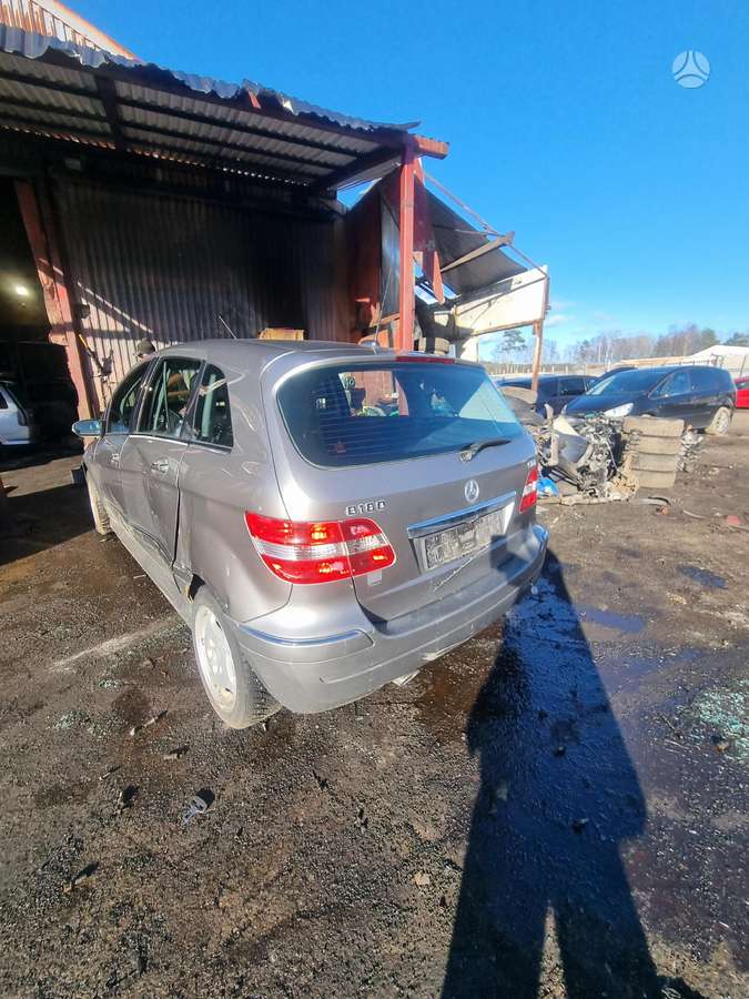 Mercedes-Benz B180