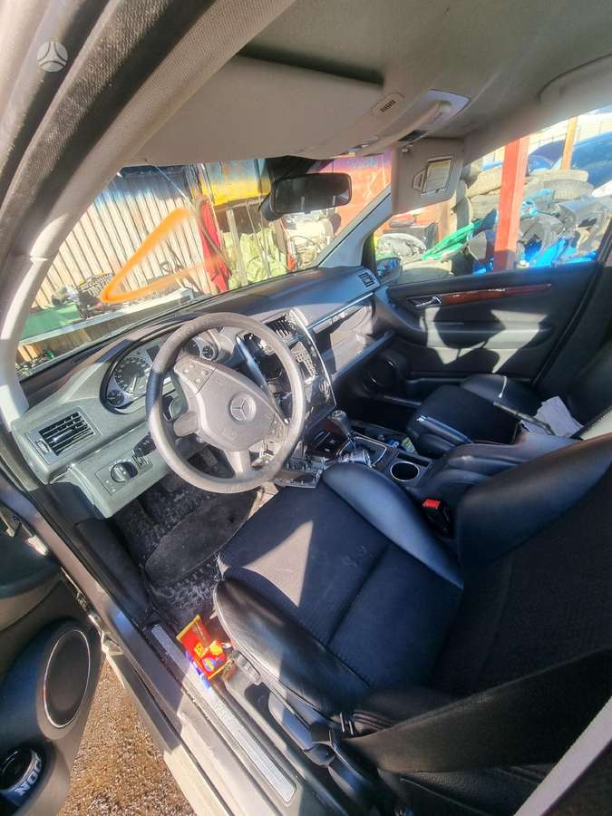 Mercedes-Benz B180