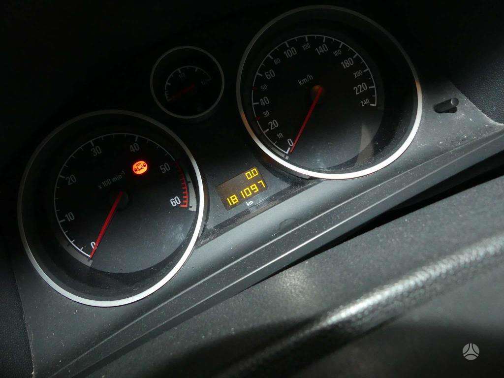 Opel Zafira Z 177 spalva