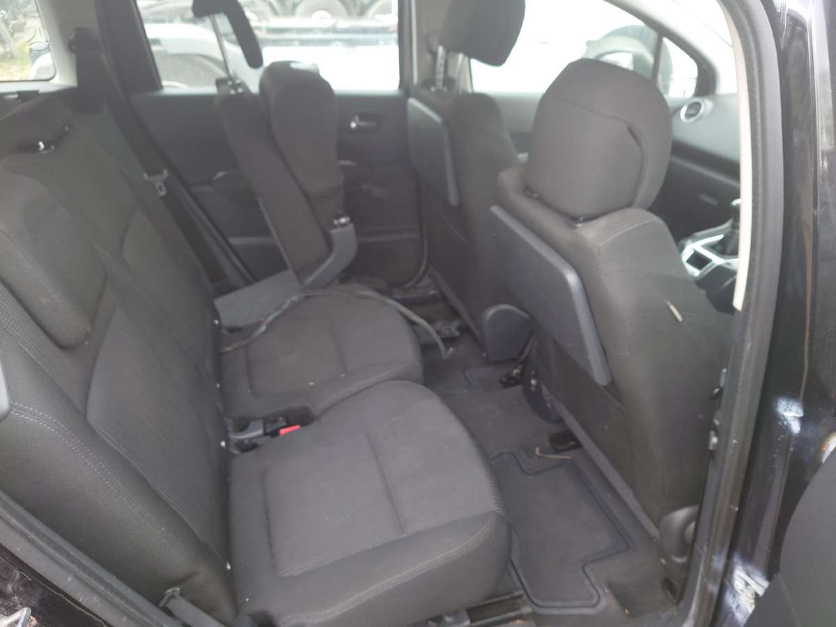 Peugeot 5008 for parts