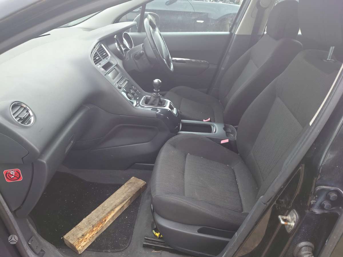 Peugeot 5008 for parts