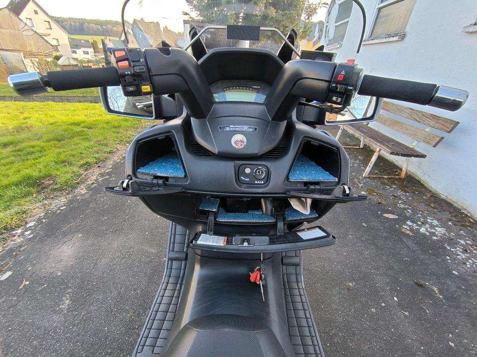 Suzuki Burgman 650cc, scooters / mopeds