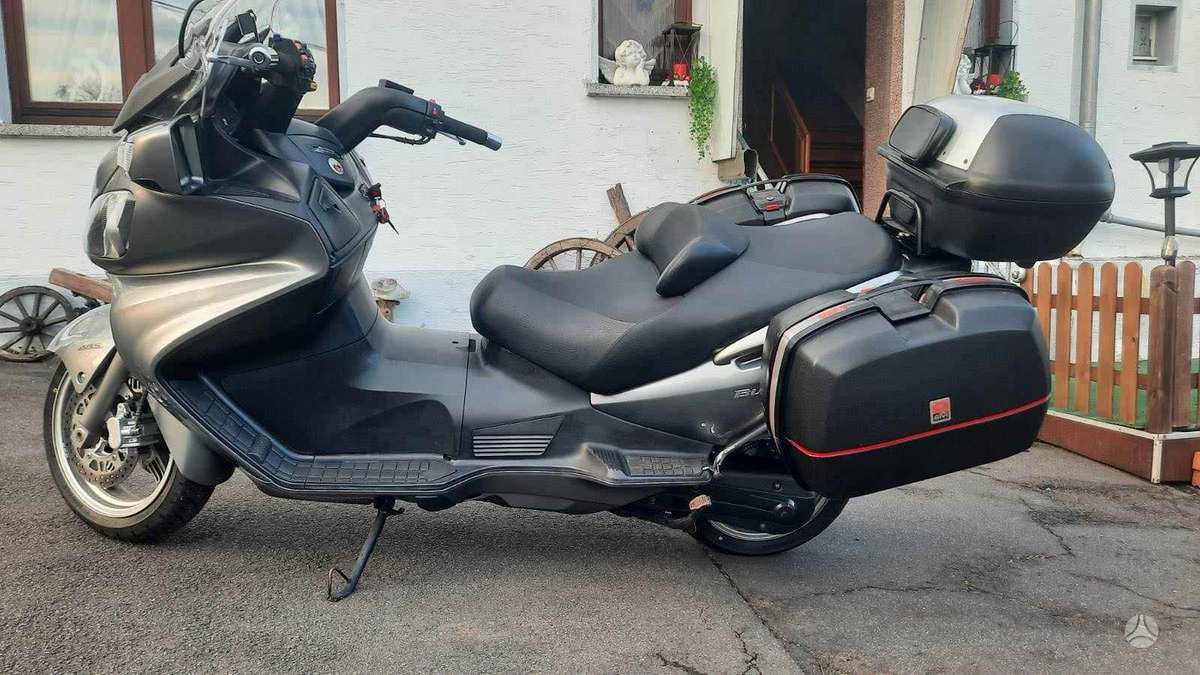 Suzuki Burgman 650cc, scooters / mopeds