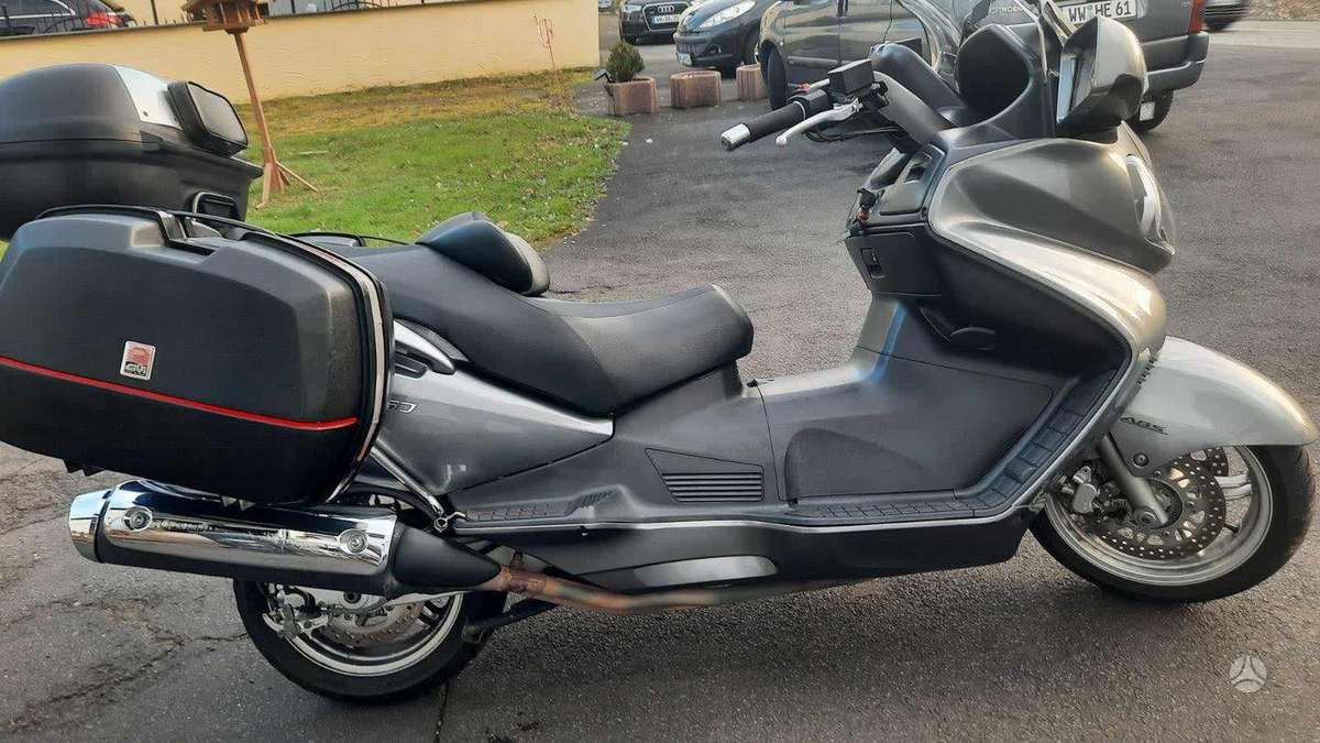 Suzuki Burgman 650cc, scooters / mopeds