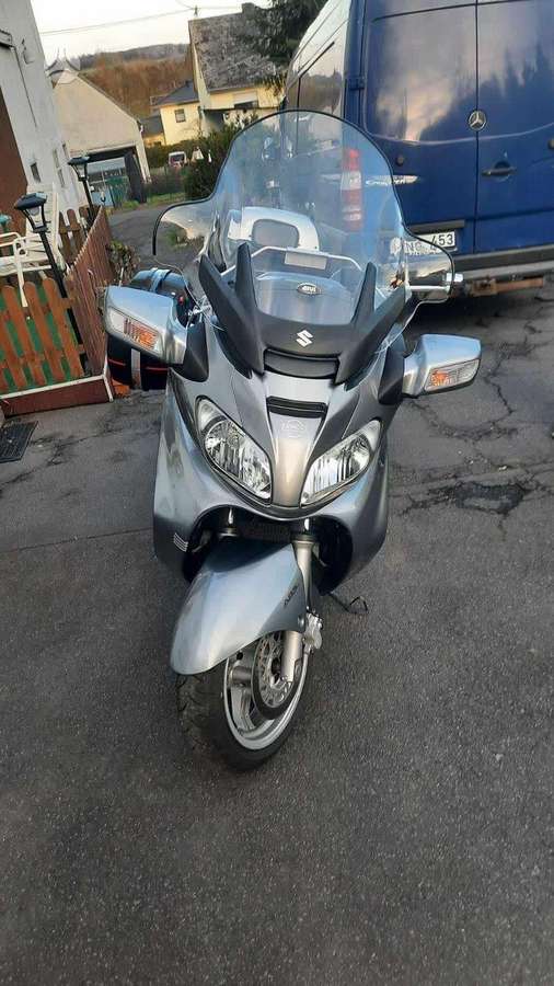 Suzuki Burgman 650cc, scooters / mopeds