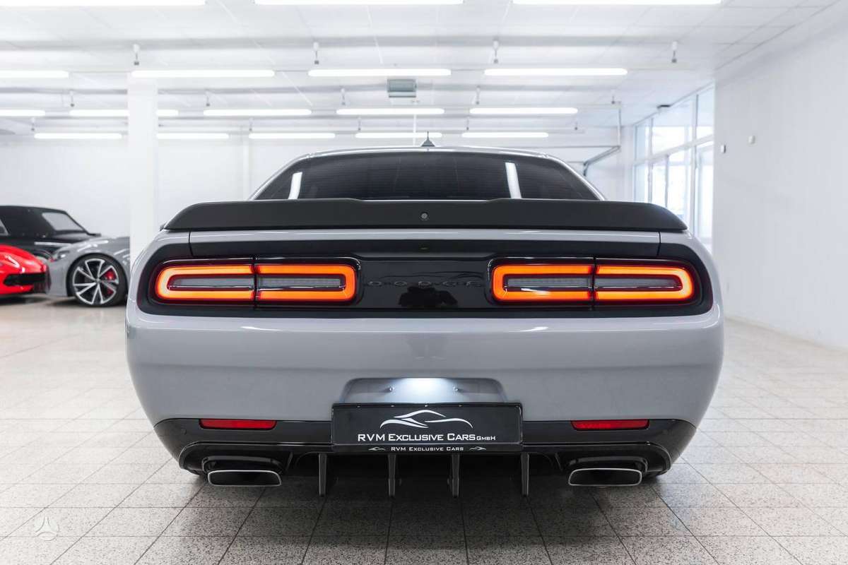 Dodge Challenger apdares detaļas