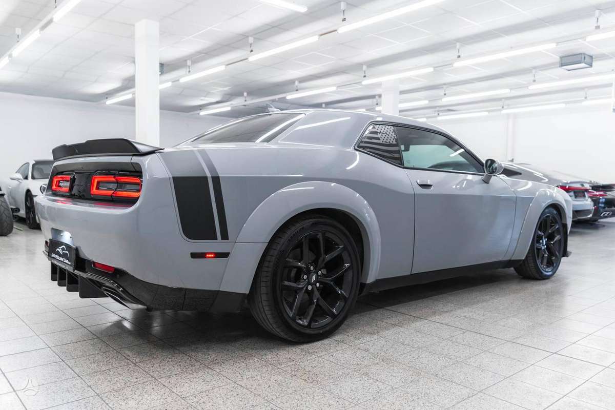 Dodge Challenger apdailos detalės