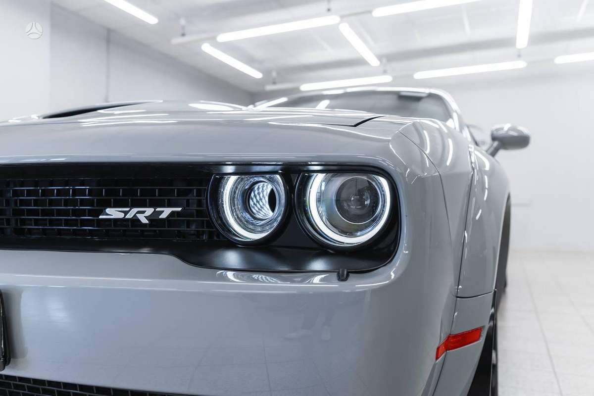 Dodge Challenger apdares detaļas