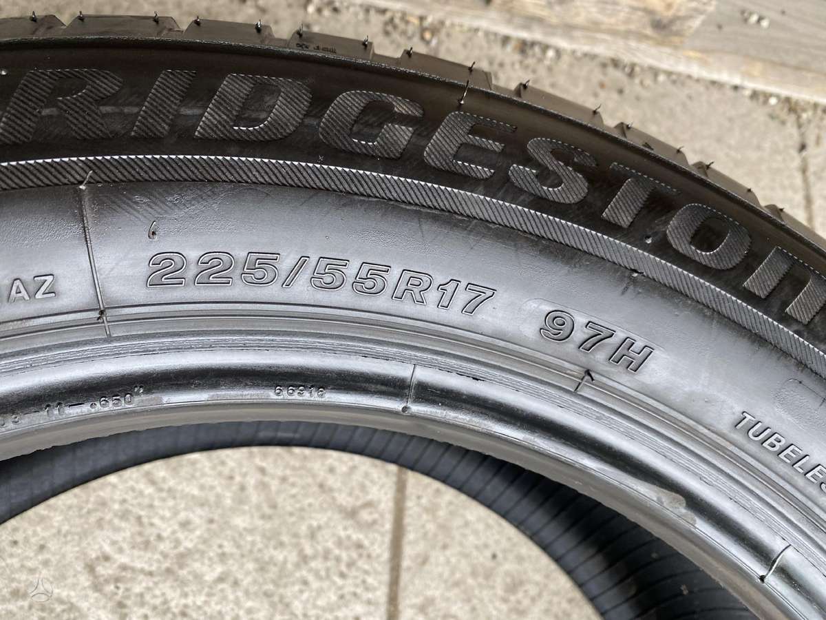 Bridgestone Blizzak lm001, winter 225/55 R17