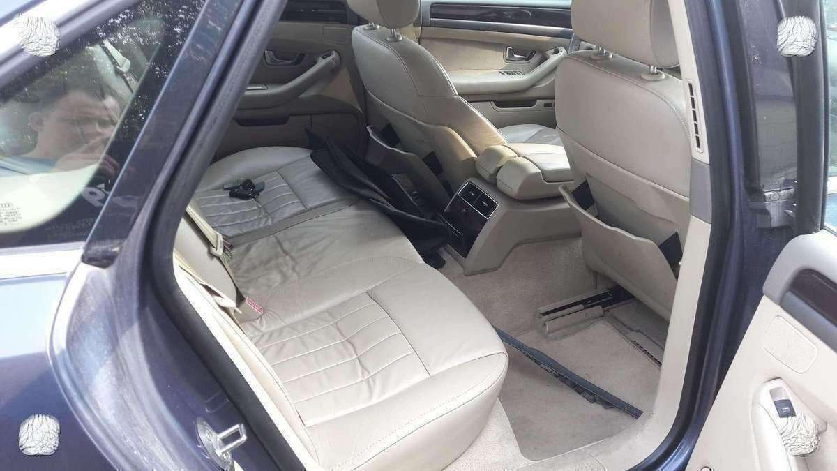 Audi A8 Dalimis