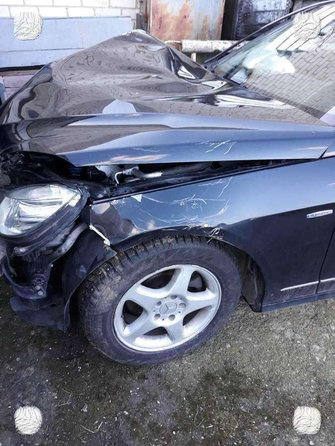 Mercedes-Benz E220