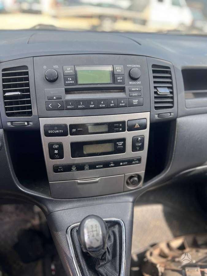 Toyota Corolla Verso dalimis