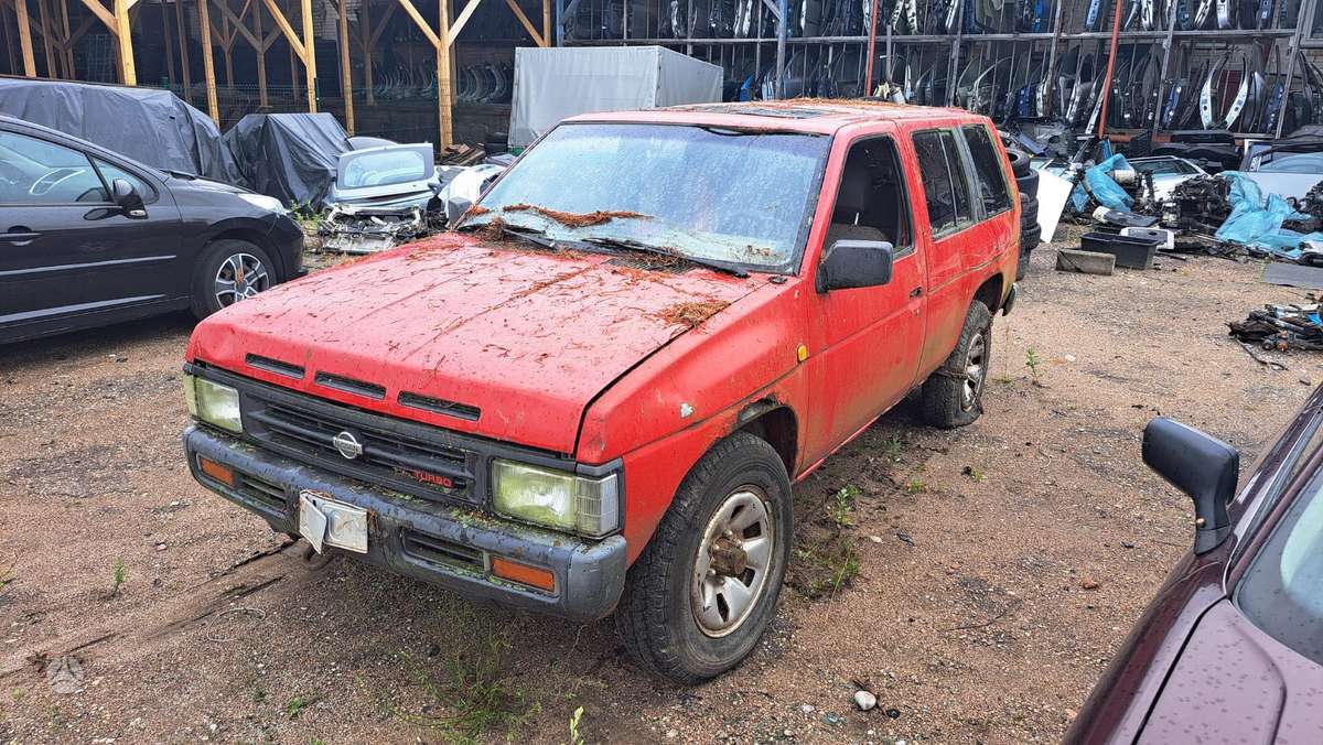 Nissan Terrano Variklis dėžė ok