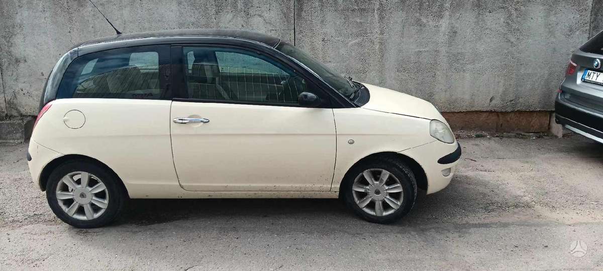 Lancia Ypsilon