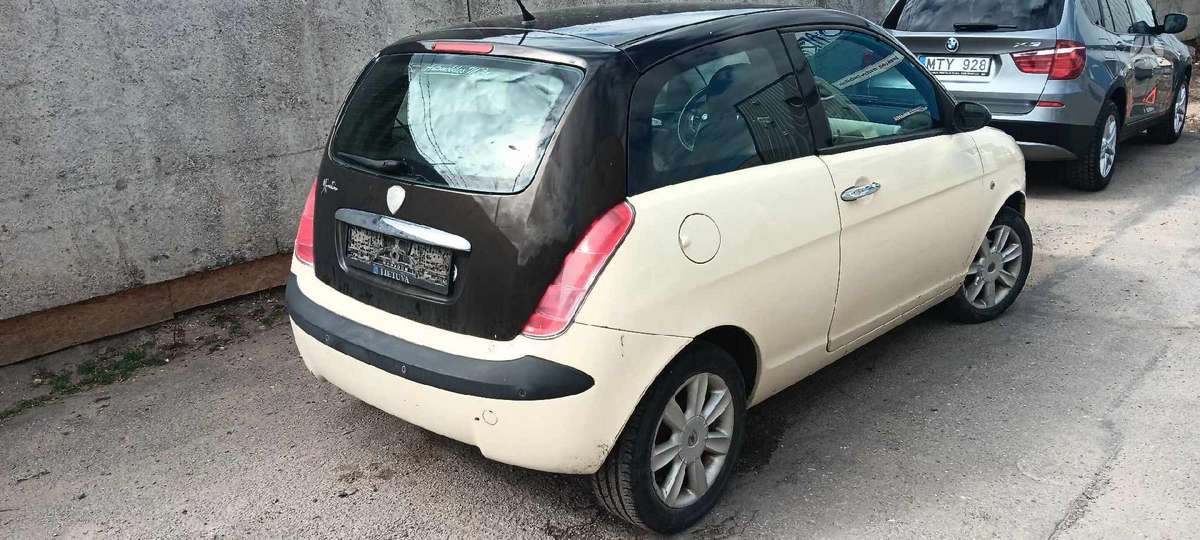 Lancia Ypsilon