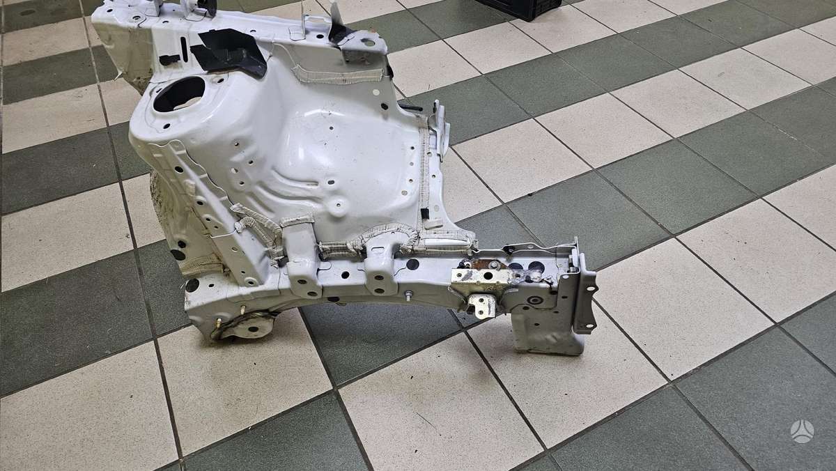 Lexus NX klasė rezerves daļās