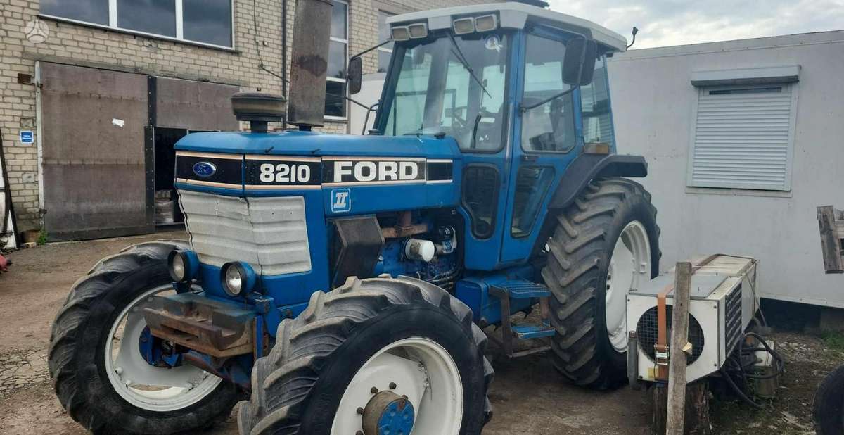 Ford 8210, traktoriai