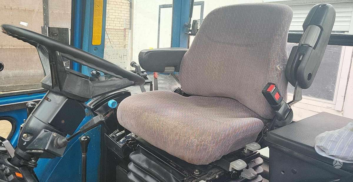 Ford 8210, traktori