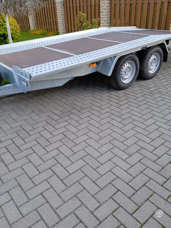 Niewiadow PRIEKABA, auto treileris