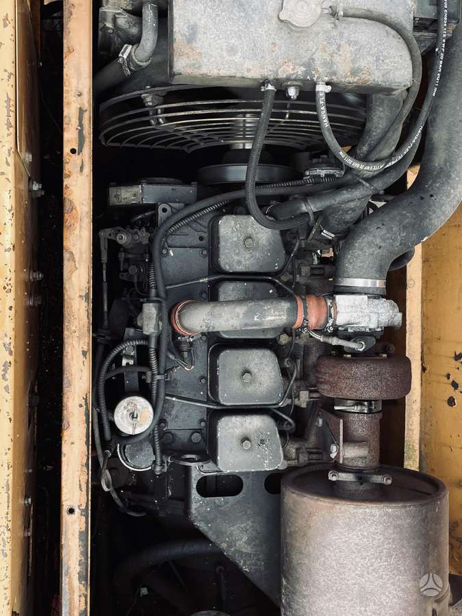 Case 688B, ekskavatoriai